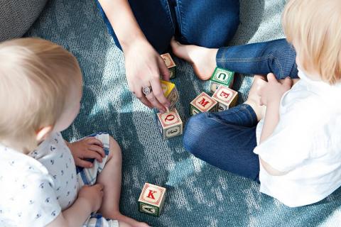 children-playing-with-blocks